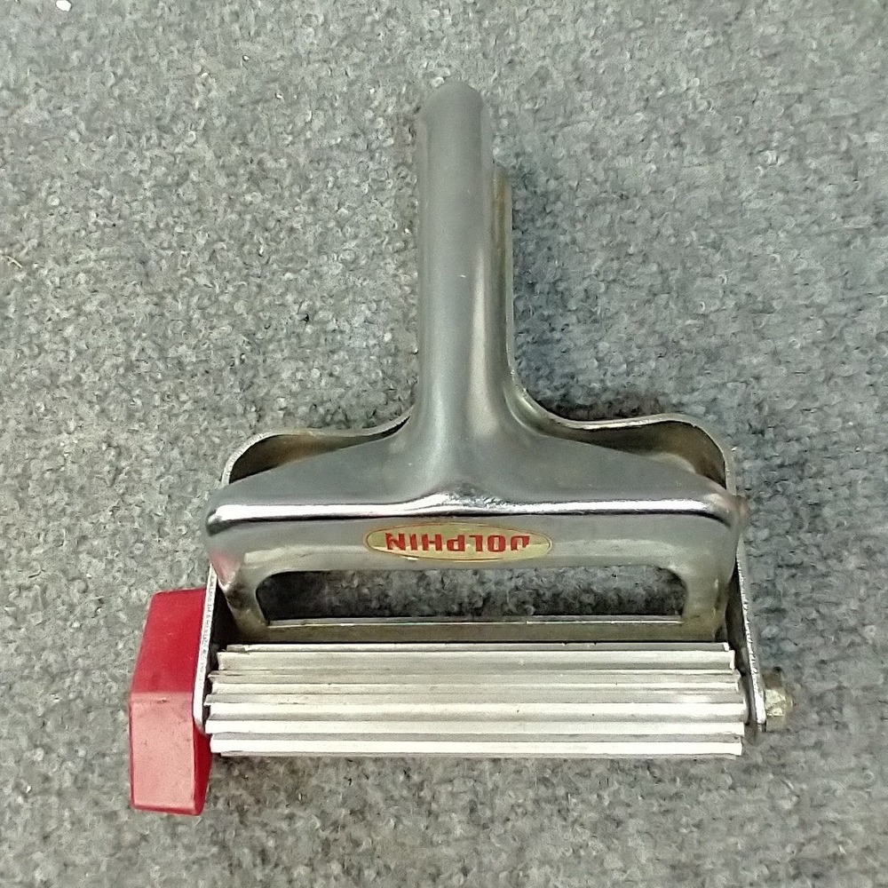 Dolphin Carpet Stretcher Tool Unisex OS Silver Vintage Japan Metal Kicker